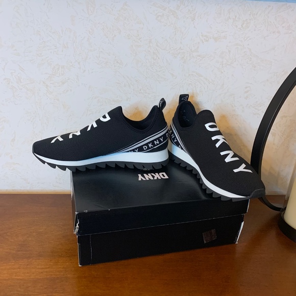 Women’s DKNY Abbi Slip On Sneakers, Black and White, Size 10 - Picture 3 of 10